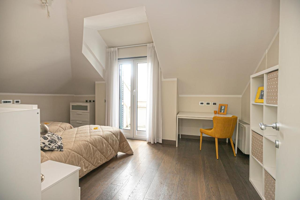 Real Italian Estate - Penthouse Genova